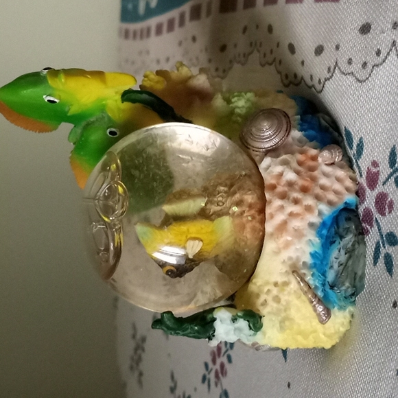 Mini Fish/Beach Snow Globe - Picture 3 of 5